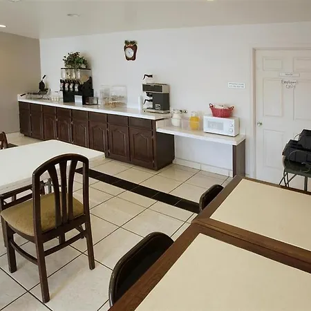 Deluxe Inn And Suites 
