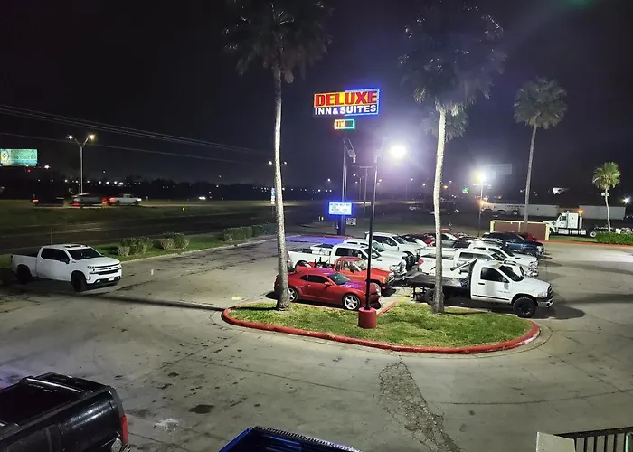 Deluxe Inn And Suites