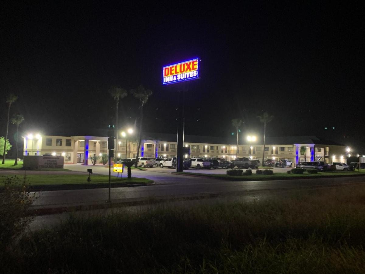 Motel Deluxe And 2*