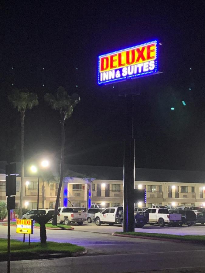 Deluxe And 2* Raymondville