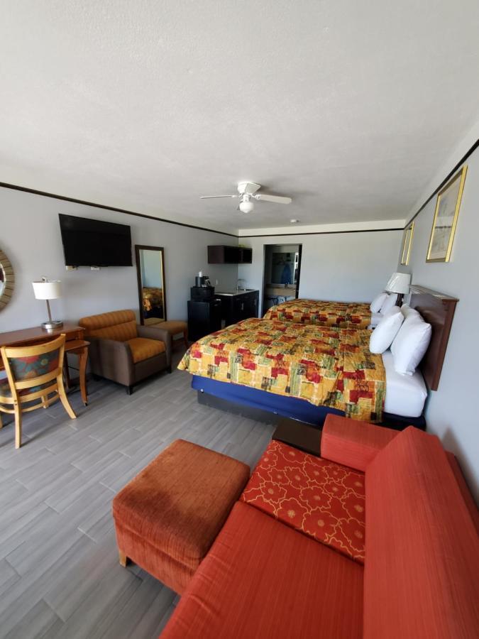 Deluxe And Motel Raymondville