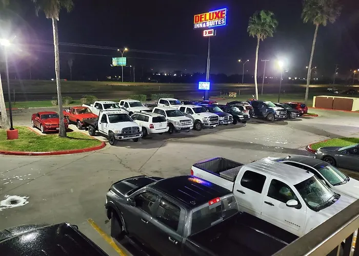 Deluxe Inn And Suites