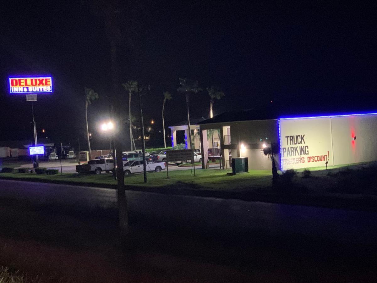 Motel Deluxe And 2*