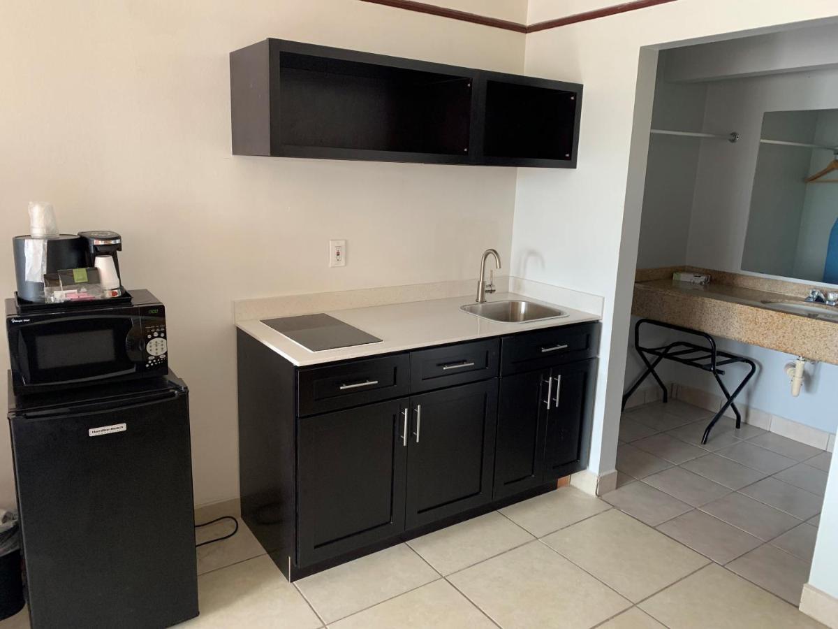 Deluxe And Motel Raymondville