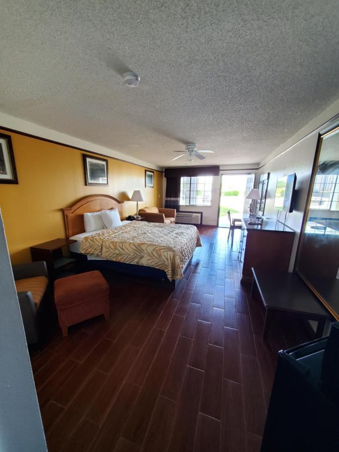 Motel Deluxe And 2*
