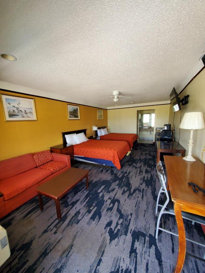 Deluxe And Motel Raymondville