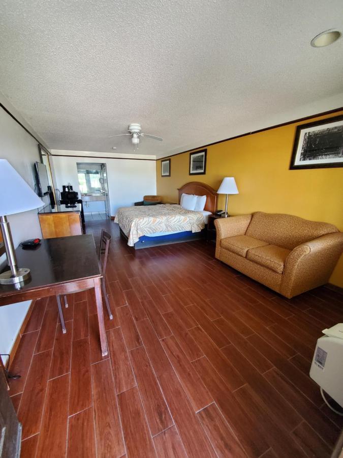 Motel Deluxe And 2*