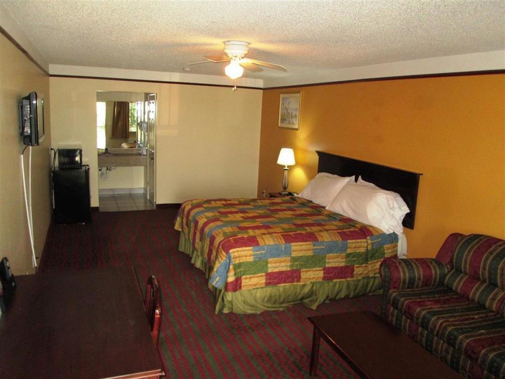 Deluxe And Motel