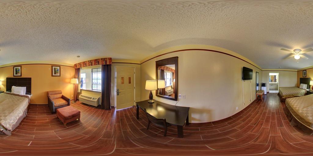 Motel Deluxe And Raymondville