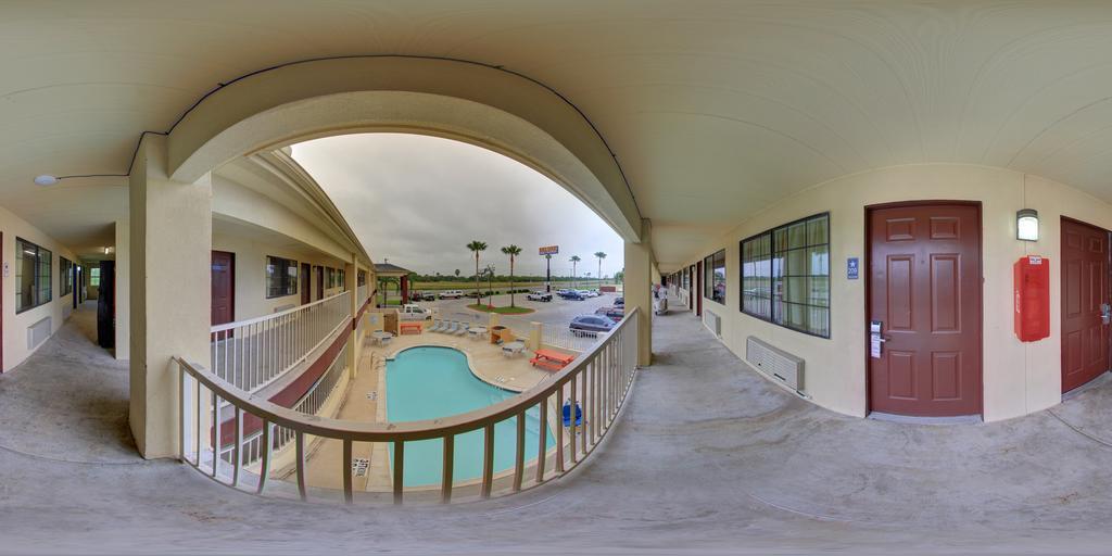 Deluxe And Motel Raymondville