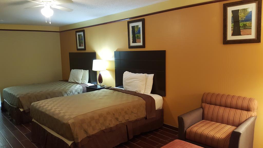 Motel Deluxe And