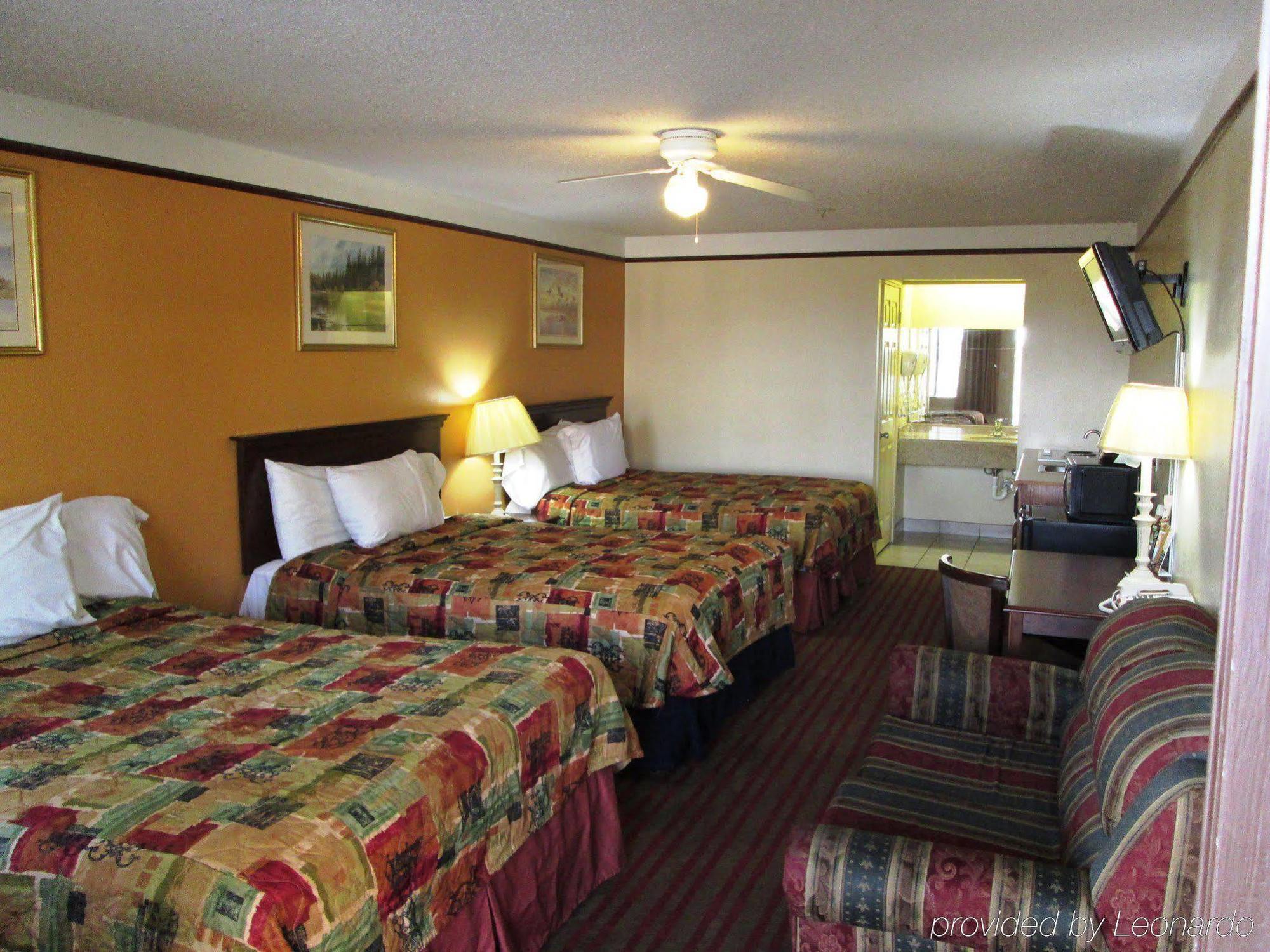 Motel Deluxe And